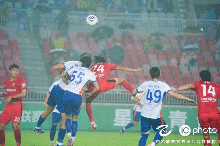 欢迎入城｜加布里埃尔租借加盟深圳新鹏城足球俱乐部